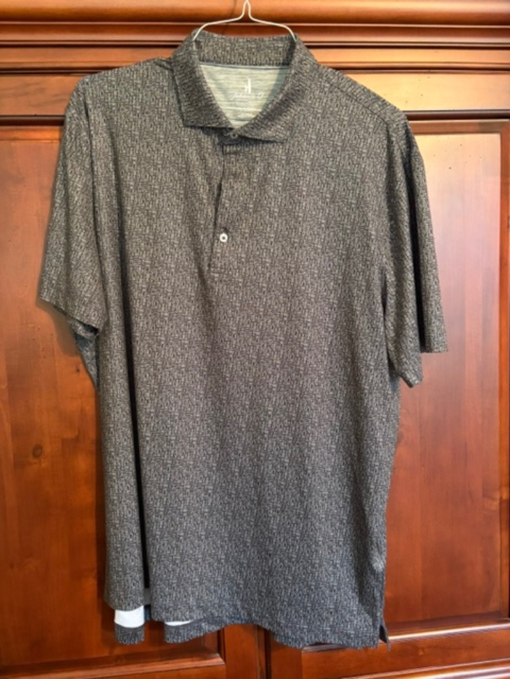 Johnnie O Featherweight Polo XL Like New